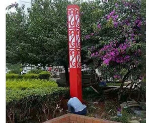 紅色柱狀景觀燈